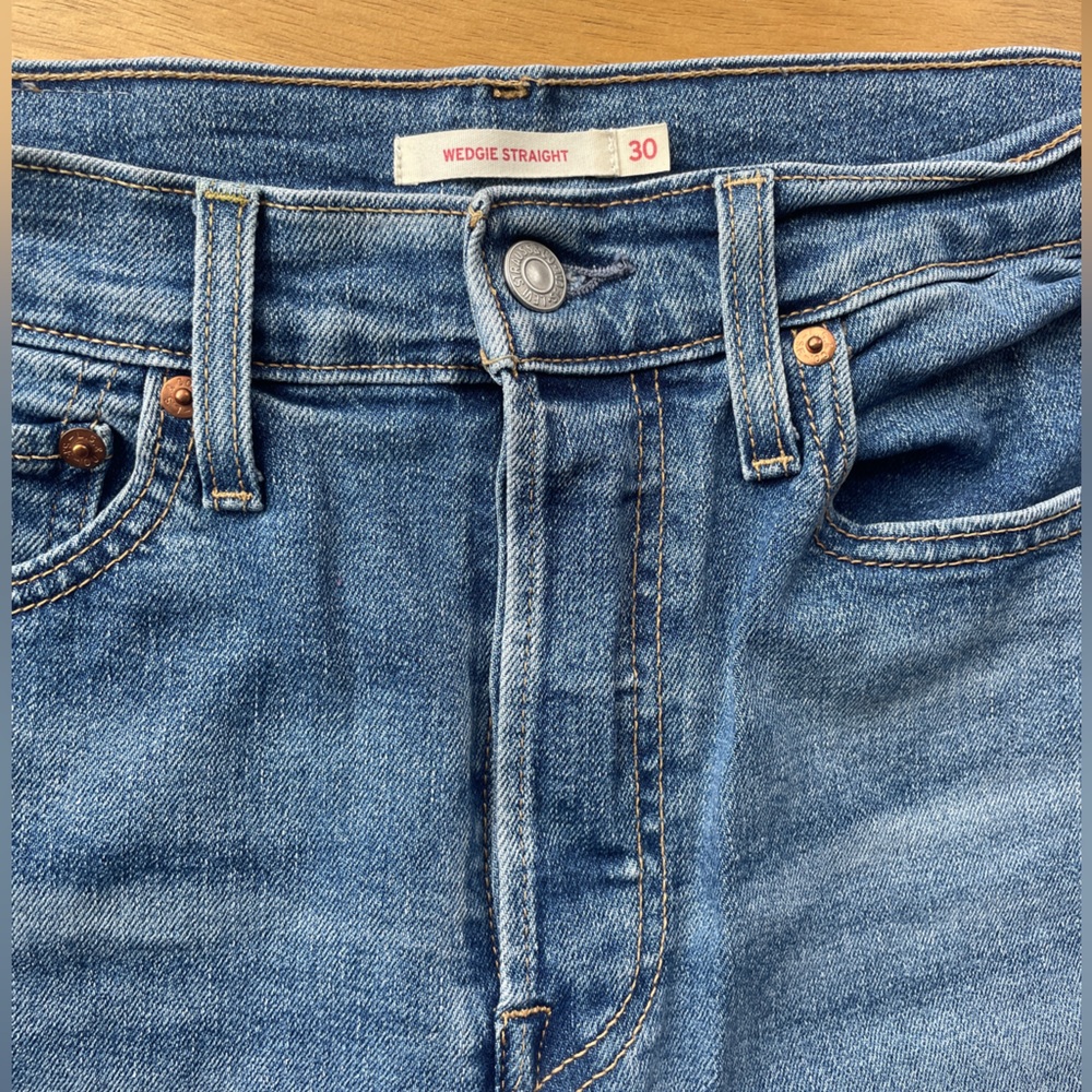Levi's Wedgie Straight Leg Denim size 30